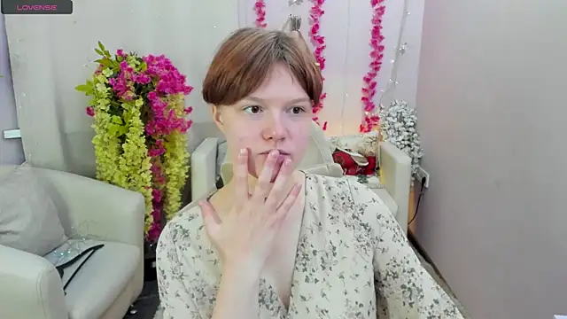 DreamyLuna online show from 09-27-25, 08:03