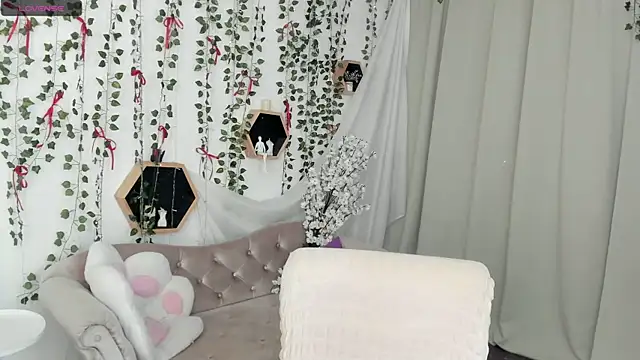 DreamyLuna online show from 07-25-26, 08:17