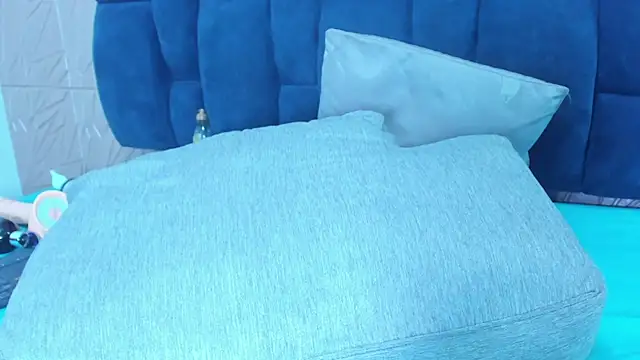 Snapshot of Melody_Megann chatting on 01-31-25, 01:33 Melody Megann online show from 01-31-25, 01:33