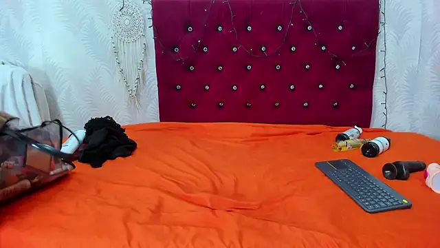 Snapshot of Melody_Megann chatting on 01-31-25, 08:22 Melody Megann online show from 01-31-25, 08:22