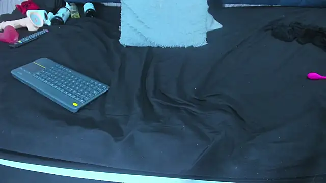 Snapshot of Melody_Megann chatting on 02-09-25, 01:33 Melody Megann online show from 02-09-25, 01:33