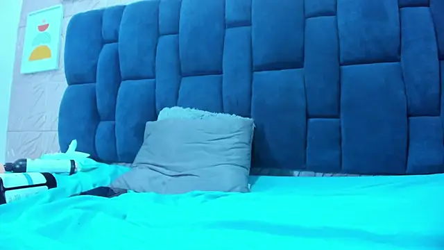 Snapshot of Melody_Megann chatting on 03-14-25, 10:16 Melody Megann online show from 03-14-25, 10:16