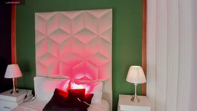 scarlet hill online show from 10-31-25, 01:01