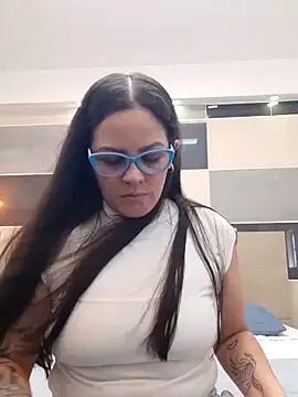 Snapshot of Zara_Jackson chatting on 05-20-26, 02:45 Zara Jackson online show from 05-20-26, 02:45