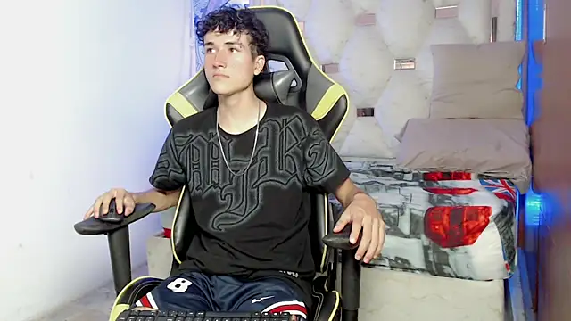 johnny cagee online show from 09-25-25, 04:05