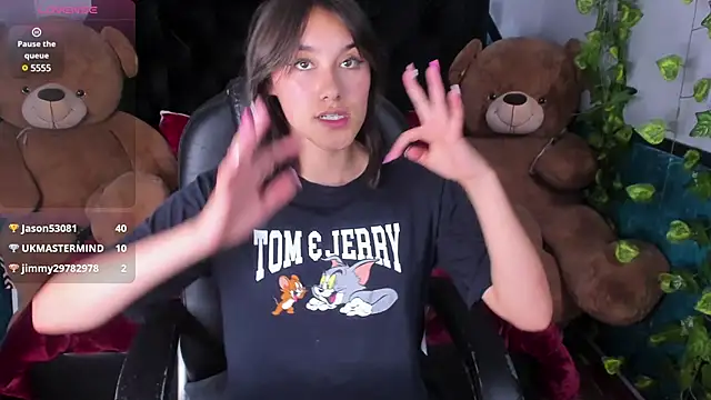 Snapshot of _Sophie__miller chatting on 01-06-25, 10:26 Sophie miller online show from 01-06-25, 10:26