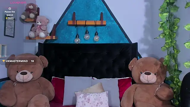 Snapshot of _Sophie__miller chatting on 01-07-25, 10:52 Sophie miller online show from 01-07-25, 10:52