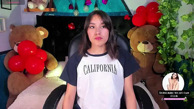 Snapshot of _Sophie__miller chatting on 02-19-25, 08:10 Sophie miller online show from 02-19-25, 08:10