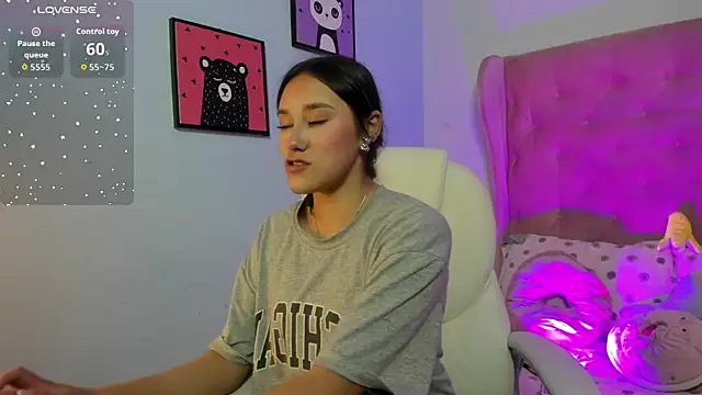 Snapshot of _Sophie__miller chatting on 09-29-25, 10:25 Sophie miller online show from 09-29-25, 10:25