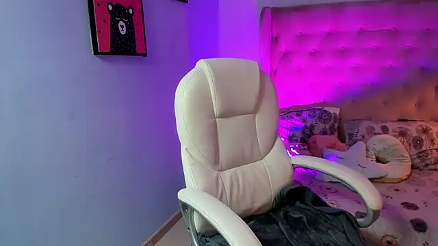 Snapshot of _Sophie__miller chatting on 11-05-25, 08:20 Sophie miller online show from 11-05-25, 08:20