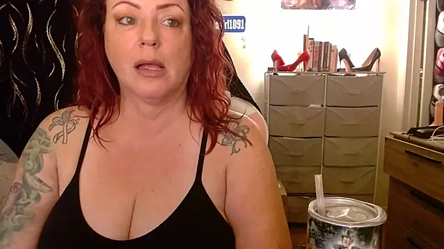 Snapshot of Nikkimastersgirl1091 chatting on 10-28-25, 04:53 Nikkimastersgirl1091 online show from 10-28-25, 04:53