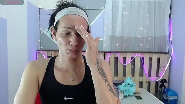 Snapshot of Michellcockxxx chatting on 02-06-25, 08:50 Michellcockxxx online show from 02-06-25, 08:50