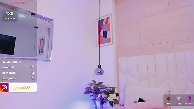 Snapshot of SaraMonroe1 chatting on 01-20-25, 10:37 SaraMonroe1 online show from 01-20-25, 10:37