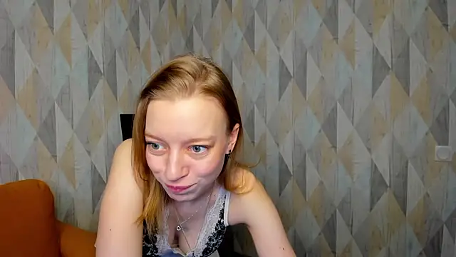 Snapshot of Michelle_Blond chatting on 02-07-25, 10:19 Michelle Blond online show from 02-07-25, 10:19