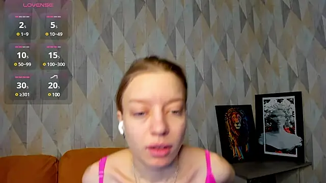 Snapshot of Michelle_Blond chatting on 02-08-25, 07:04 Michelle Blond online show from 02-08-25, 07:04