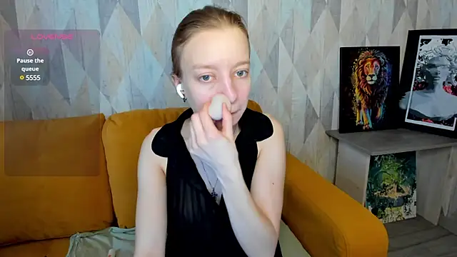 Snapshot of Michelle_Blond chatting on 02-17-25, 06:53 Michelle Blond online show from 02-17-25, 06:53