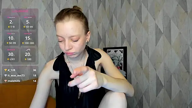 Snapshot of Michelle_Blond chatting on 02-20-25, 01:30 Michelle Blond online show from 02-20-25, 01:30