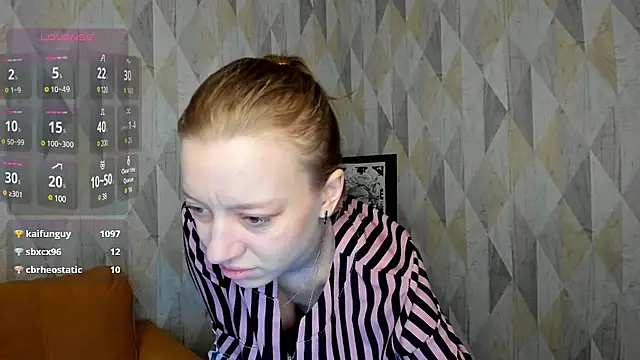 Snapshot of Michelle_Blond chatting on 02-21-25, 01:11 Michelle Blond online show from 02-21-25, 01:11
