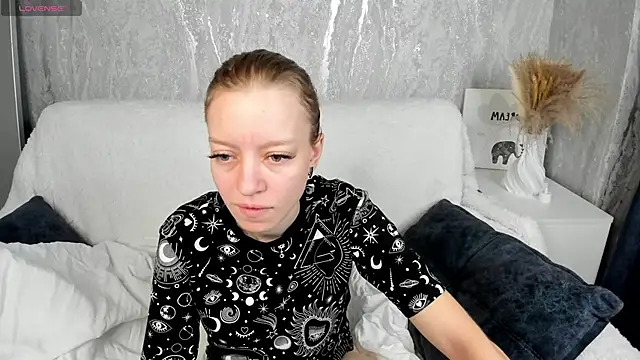 Snapshot of Michelle_Blond chatting on 09-30-25, 07:35 Michelle Blond online show from 09-30-25, 07:35