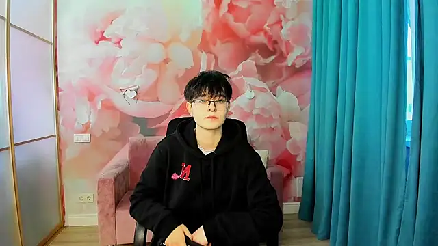 Snapshot of EmiliaYours chatting on 12-06-24, 12:16 EmiliaYours online show from 12-06-24, 12:16