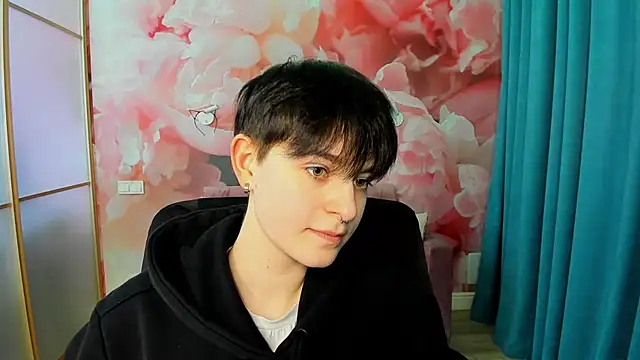 Snapshot of EmiliaYours chatting on 12-06-24, 03:22 EmiliaYours online show from 12-06-24, 03:22