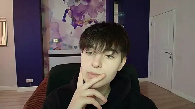 Snapshot of EmiliaYours chatting on 12-13-24, 12:39 EmiliaYours online show from 12-13-24, 12:39