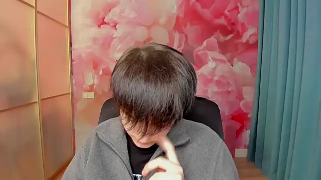 Snapshot of EmiliaYours chatting on 12-22-24, 06:28 EmiliaYours online show from 12-22-24, 06:28