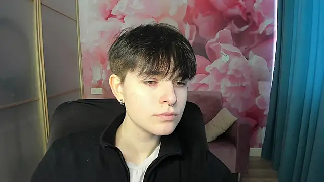 Snapshot of EmiliaYours chatting on 01-05-25, 01:04 EmiliaYours online show from 01-05-25, 01:04