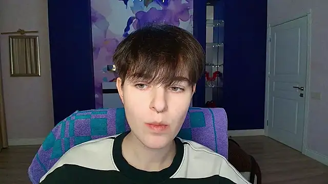 Snapshot of EmiliaYours chatting on 01-11-25, 04:36 EmiliaYours online show from 01-11-25, 04:36