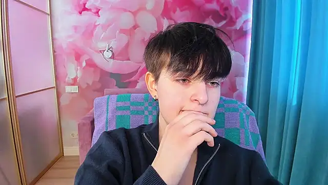 Snapshot of EmiliaYours chatting on 01-12-25, 10:23 EmiliaYours online show from 01-12-25, 10:23