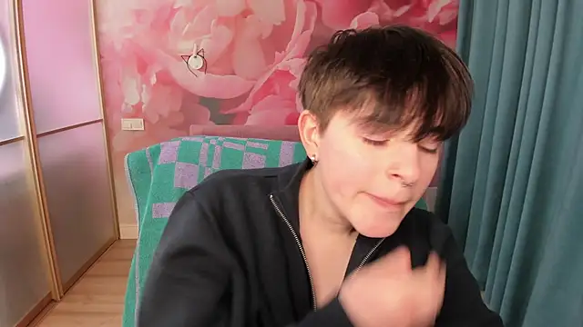 Snapshot of EmiliaYours chatting on 01-17-25, 04:04 EmiliaYours online show from 01-17-25, 04:04