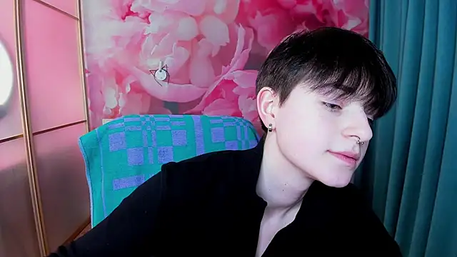 Snapshot of EmiliaYours chatting on 01-21-25, 04:05 EmiliaYours online show from 01-21-25, 04:05