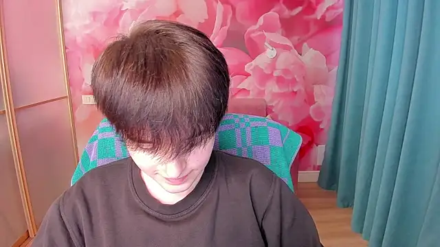 Snapshot of EmiliaYours chatting on 01-24-25, 01:14 EmiliaYours online show from 01-24-25, 01:14