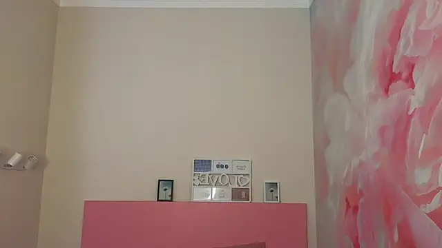 Snapshot of EmiliaYours chatting on 01-25-25, 12:58 EmiliaYours online show from 01-25-25, 12:58