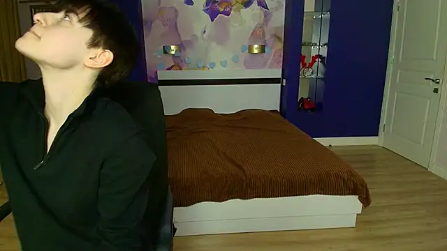 Snapshot of EmiliaYours chatting on 01-28-25, 05:03 EmiliaYours online show from 01-28-25, 05:03