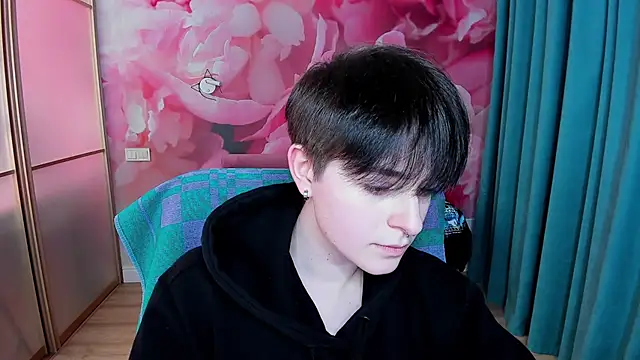 Snapshot of EmiliaYours chatting on 01-31-25, 04:06 EmiliaYours online show from 01-31-25, 04:06