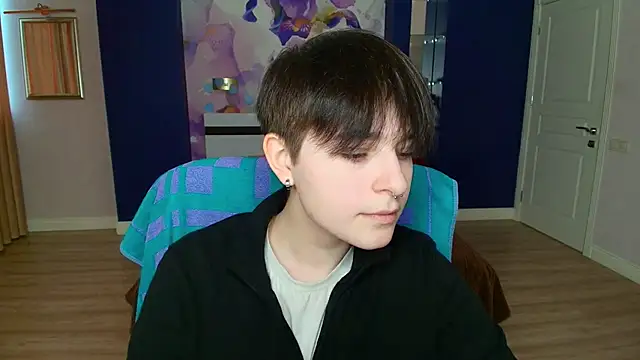 Snapshot of EmiliaYours chatting on 02-01-25, 01:20 EmiliaYours online show from 02-01-25, 01:20