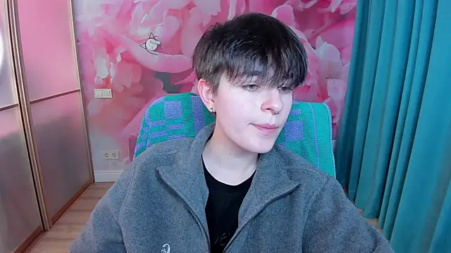 Snapshot of EmiliaYours chatting on 02-07-25, 12:50 EmiliaYours online show from 02-07-25, 12:50