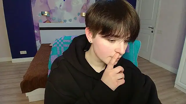 Snapshot of EmiliaYours chatting on 02-14-25, 01:40 EmiliaYours online show from 02-14-25, 01:40