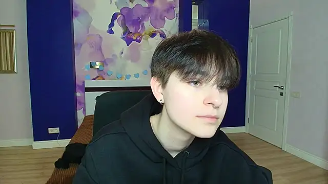 Snapshot of EmiliaYours chatting on 02-14-25, 04:41 EmiliaYours online show from 02-14-25, 04:41