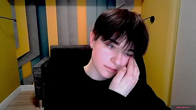 Snapshot of EmiliaYours chatting on 02-17-25, 01:32 EmiliaYours online show from 02-17-25, 01:32