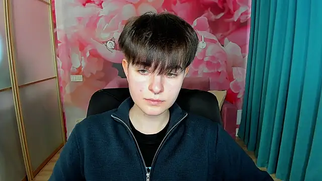 Snapshot of EmiliaYours chatting on 02-21-25, 01:00 EmiliaYours online show from 02-21-25, 01:00