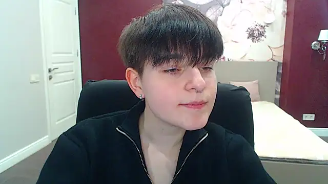 Snapshot of EmiliaYours chatting on 03-04-25, 01:17 EmiliaYours online show from 03-04-25, 01:17