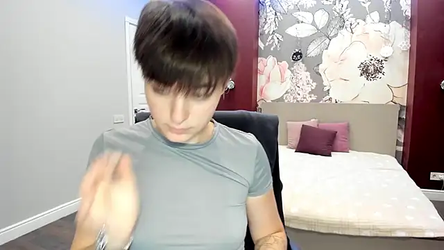 Snapshot of EmiliaYours chatting on 09-12-25, 03:23 EmiliaYours online show from 09-12-25, 03:23