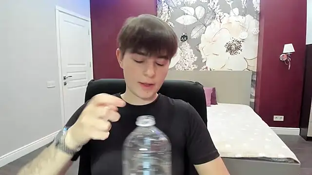 Snapshot of EmiliaYours chatting on 09-14-25, 02:27 EmiliaYours online show from 09-14-25, 02:27