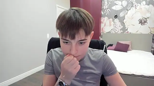 Snapshot of EmiliaYours chatting on 09-21-25, 01:57 EmiliaYours online show from 09-21-25, 01:57