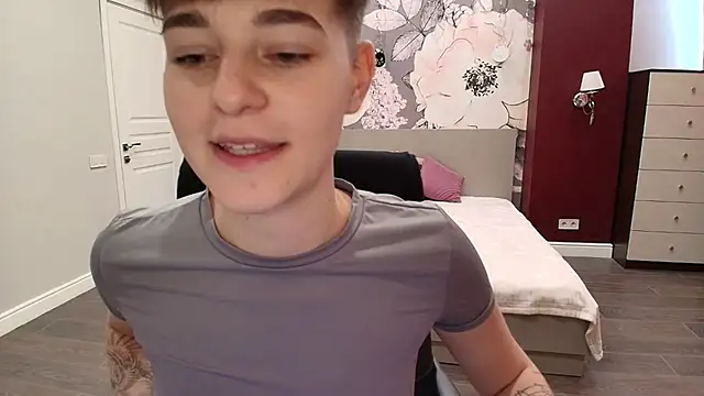 Snapshot of EmiliaYours chatting on 09-22-25, 03:03 EmiliaYours online show from 09-22-25, 03:03