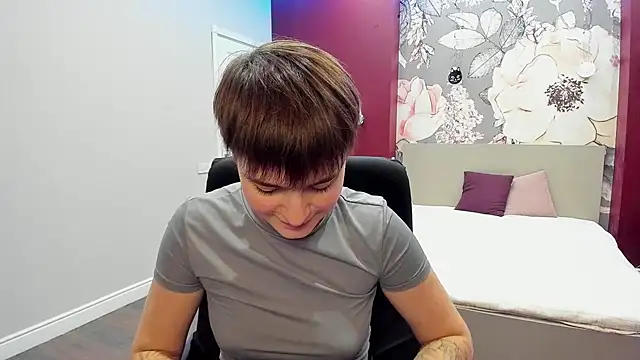 Snapshot of EmiliaYours chatting on 10-10-25, 01:54 EmiliaYours online show from 10-10-25, 01:54