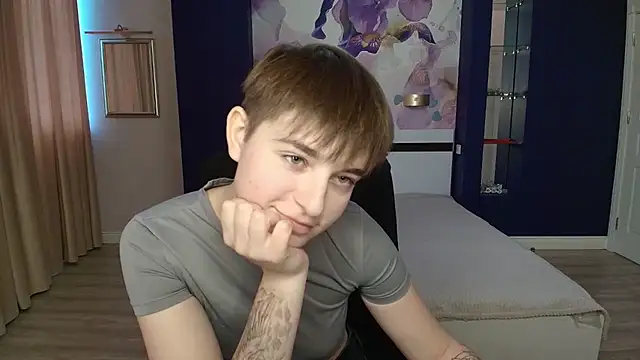 Snapshot of EmiliaYours chatting on 10-19-25, 01:12 EmiliaYours online show from 10-19-25, 01:12