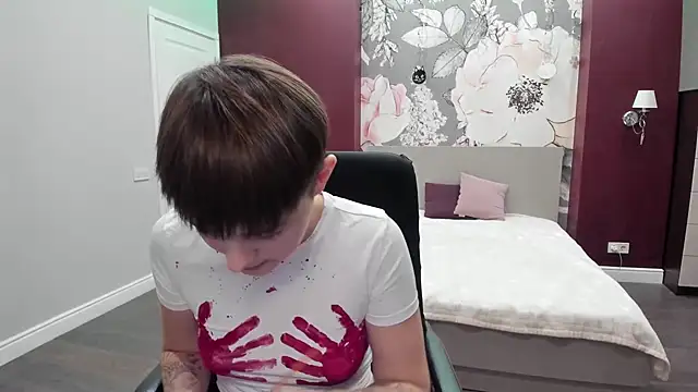 Snapshot of EmiliaYours chatting on 10-31-25, 04:30 EmiliaYours online show from 10-31-25, 04:30